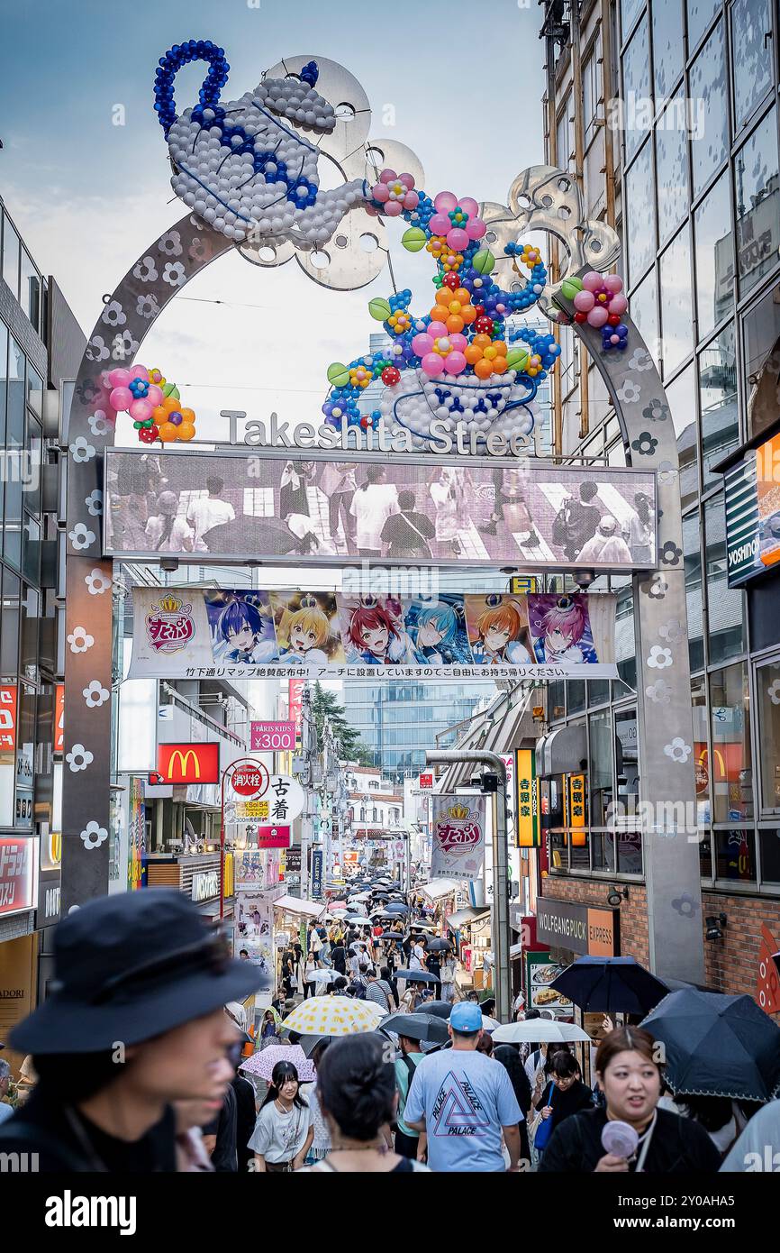 View of Takeshita-dori (Takeshita Street), a pedestrian shopping street ...