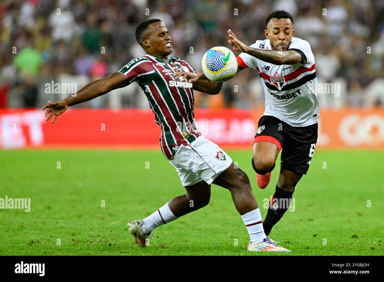 RIO DE JANEIRO, BRAZIL - SEPTEMBER 01: Jhon Arias of Fluminense (L) plays against Welington Santos of São Paulo (R) during the Campeonato Brasileiro football match between Fluminense and São Paulo at Estadio Maracanã on September 01, 2024 in Rio de Janeiro, Brazil. (Photo by André Ricardo/SPP) (Andre Ricardo/SPP) Credit: SPP Sport Press Photo. /Alamy Live News Stock Photo