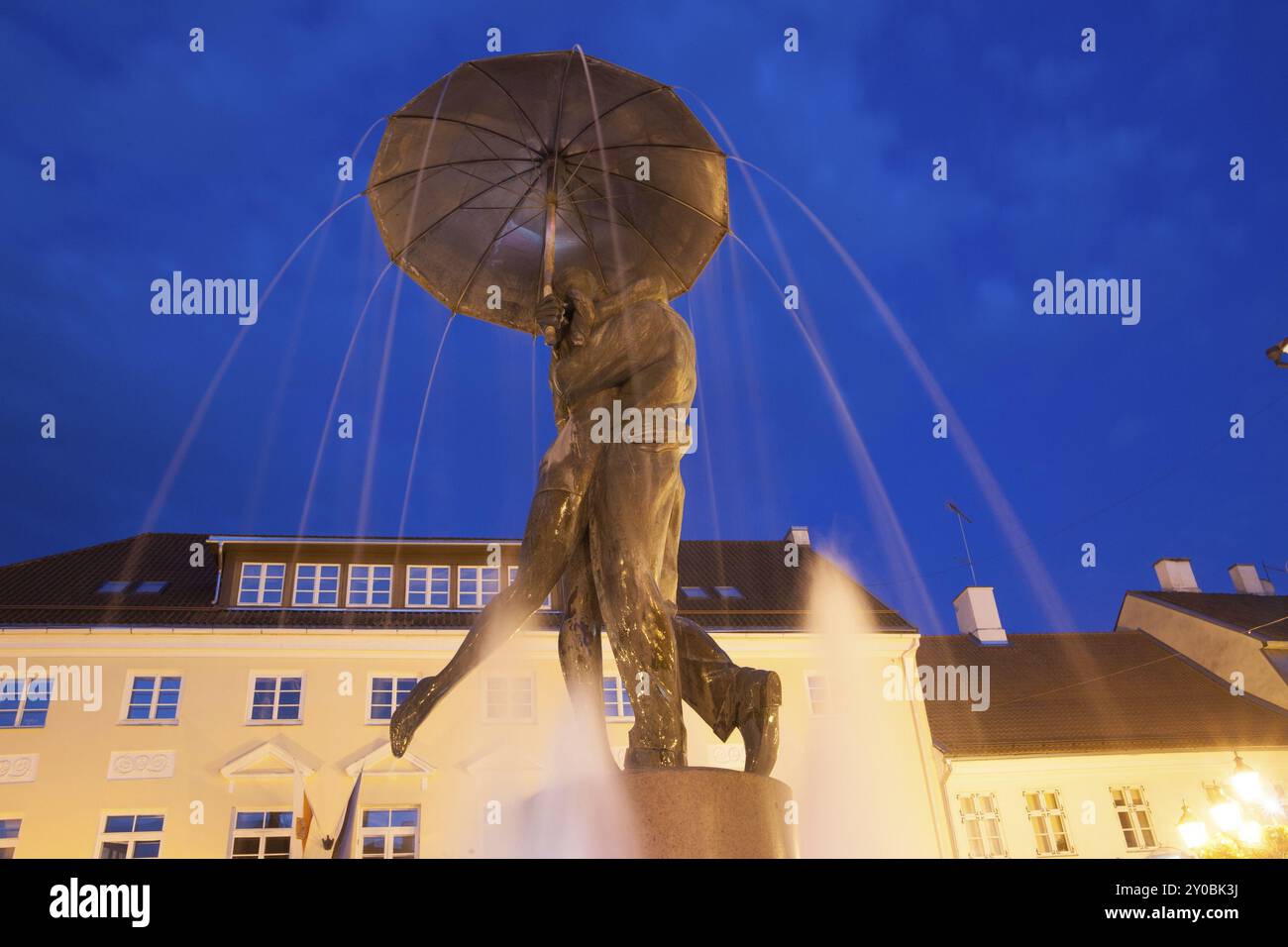 Statue of kissing students under umbrella near the town hall in Tartu, Estonia, Europe Stock Photo