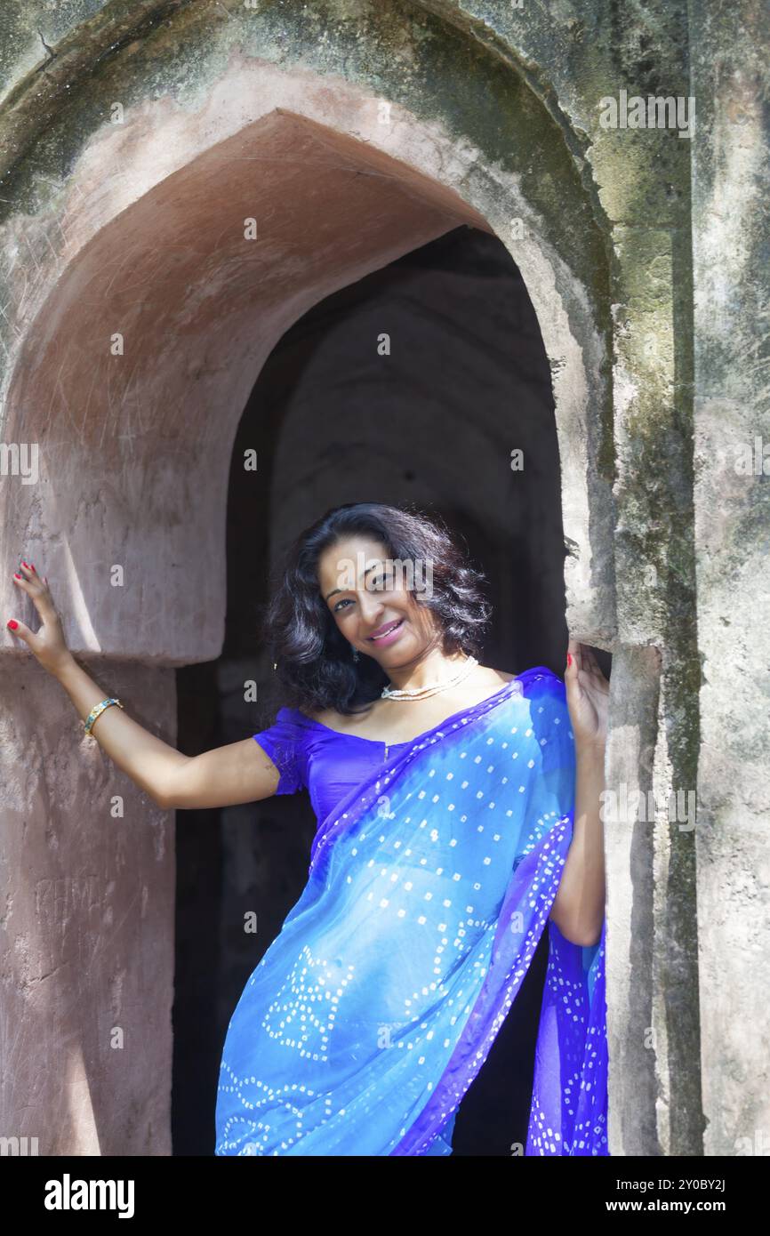 Young Indian woman in a saree Stock Photo - Alamy