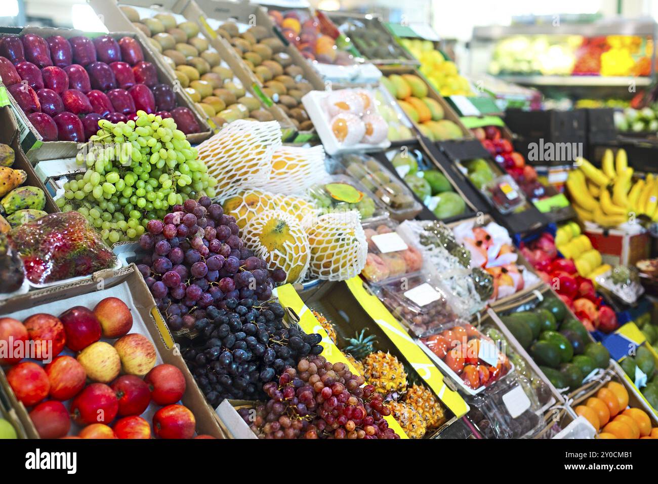Centre of lemons hi-res stock photography and images - Alamy, image size:1300x956