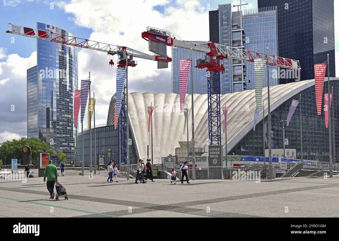 Construction cranes and La Ronde by Daniel Buren, Esplanade, La Defence ...