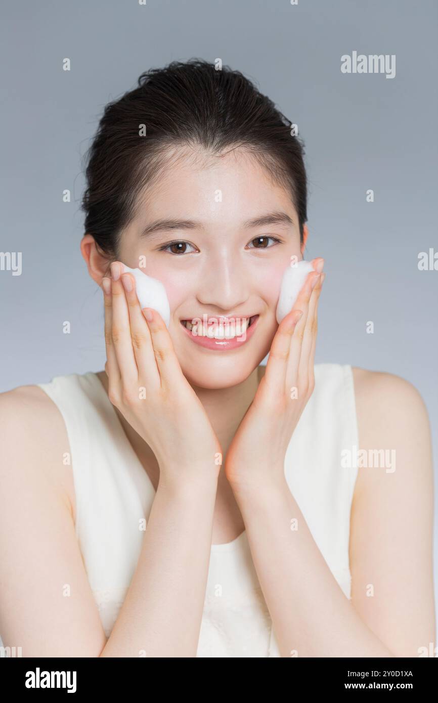 Japanese woman washing face hi-res stock photography and images - Alamy