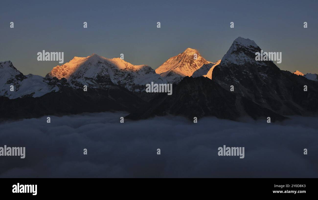 Mt Everest and other hight mountains of the Himalayas at sunset. Sea of fog Stock Photo