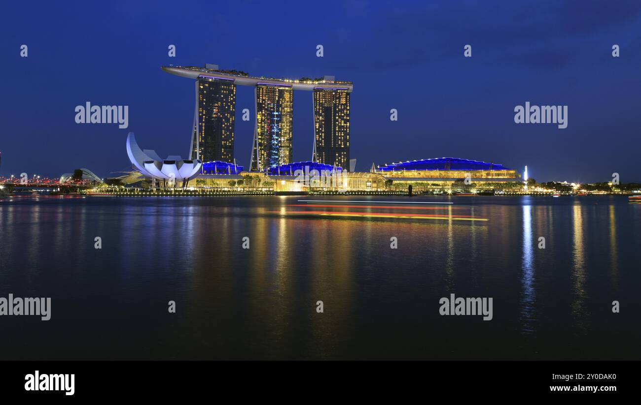 Singapore city skyline sights night hi-res stock photography and images ...