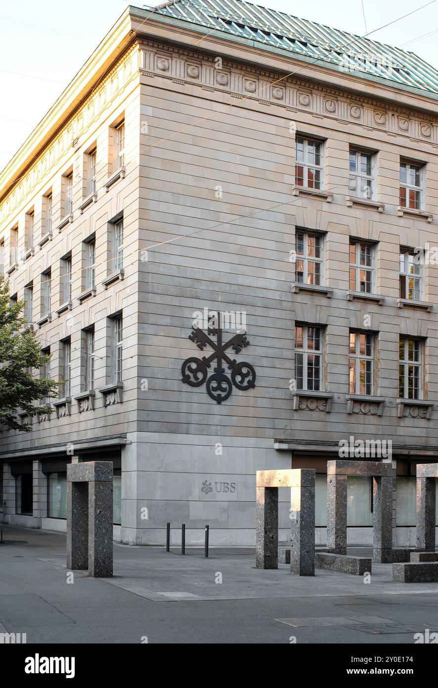 瑞银年终反弹预测与Reddit市场情绪分析（SPY、NVDA）