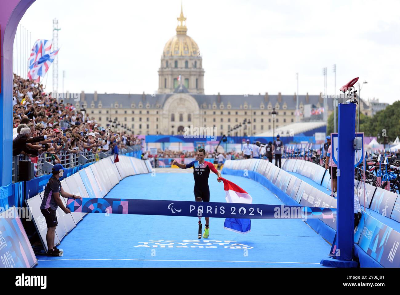 France's Alexis Hanquinquant celebrates winning the Men's PTS4 Para