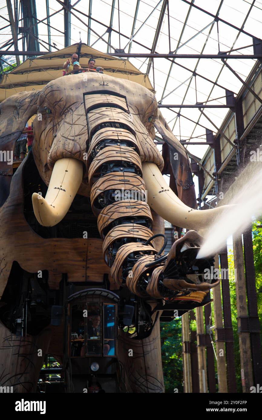 Elephant Machine Mechanical machine giant elephant hi-res stock photography and images ...