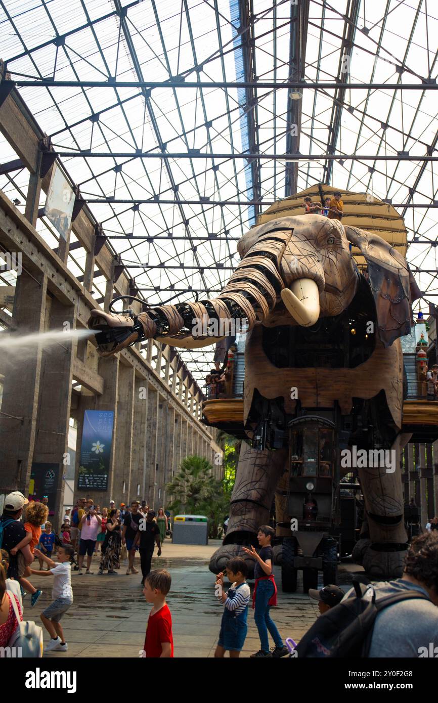 Elephant Machine Mechanical machine giant elephant hi-res stock photography and images ...