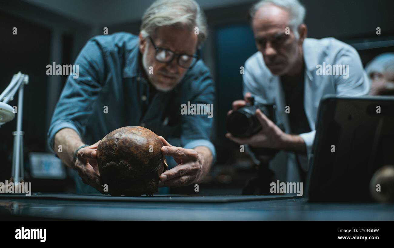 Close up two archaeologists hi-res stock photography and images - Alamy
