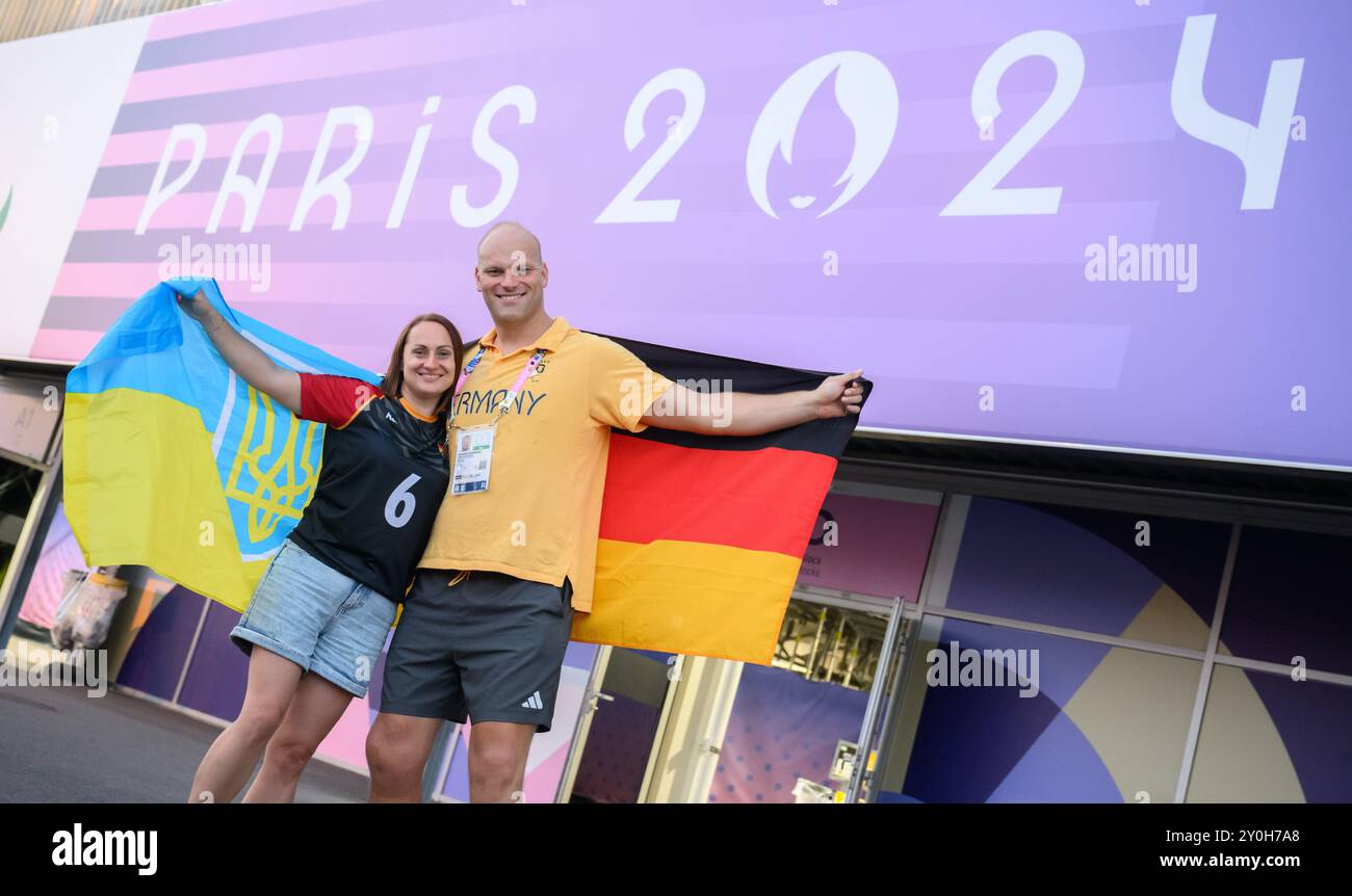 Paris, France. 01st Sep, 2024. Paralympics, Paris 2024, sitting volleyball, Arena Paris Nord, men, the German player Dominik Albrecht stands in front of the arena with his partner Kateryna Koziar from Ukraine. Credit: Julian Stratenschulte/dpa/Alamy Live News Stock Photo