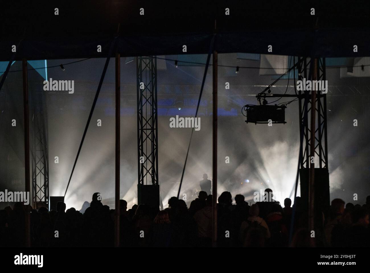 THE JESUS AND MARY CHAIN, CONCERT, 2024: Full band view from the sound ...