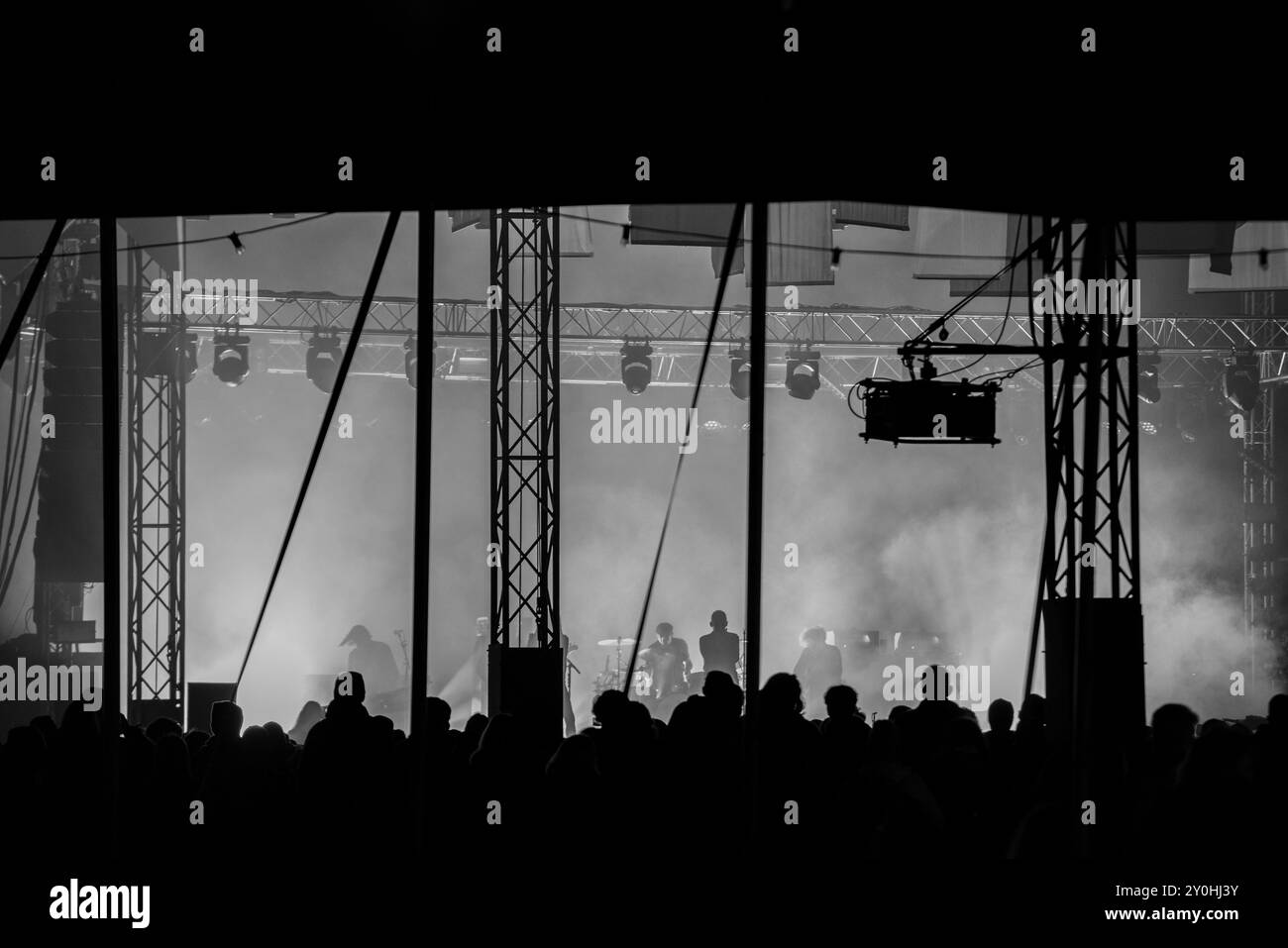 THE JESUS AND MARY CHAIN, CONCERT, 2024: Full band view from the sound ...