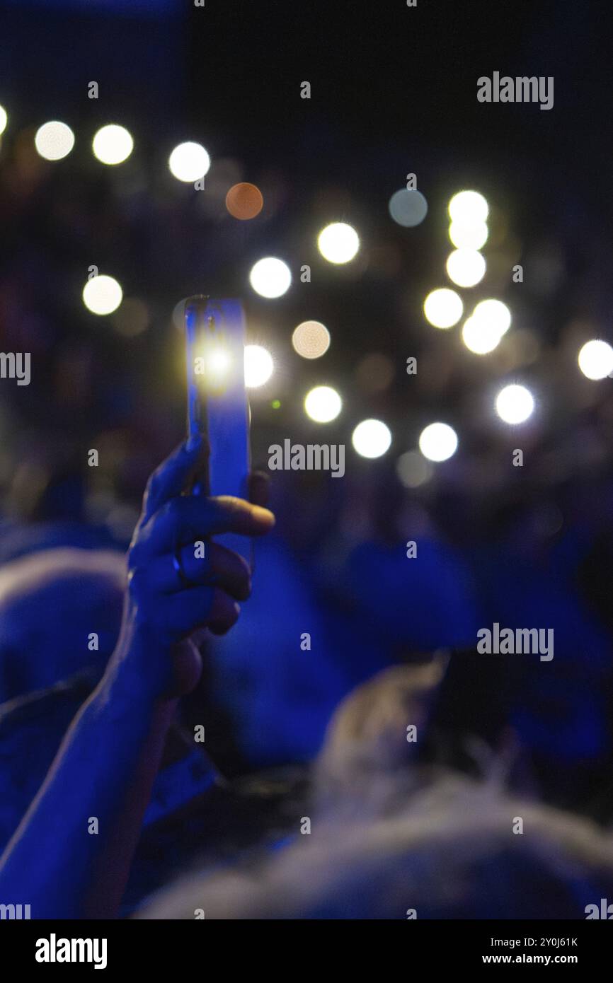 Hand holding phones in crowd hi-res stock photography and images - Alamy