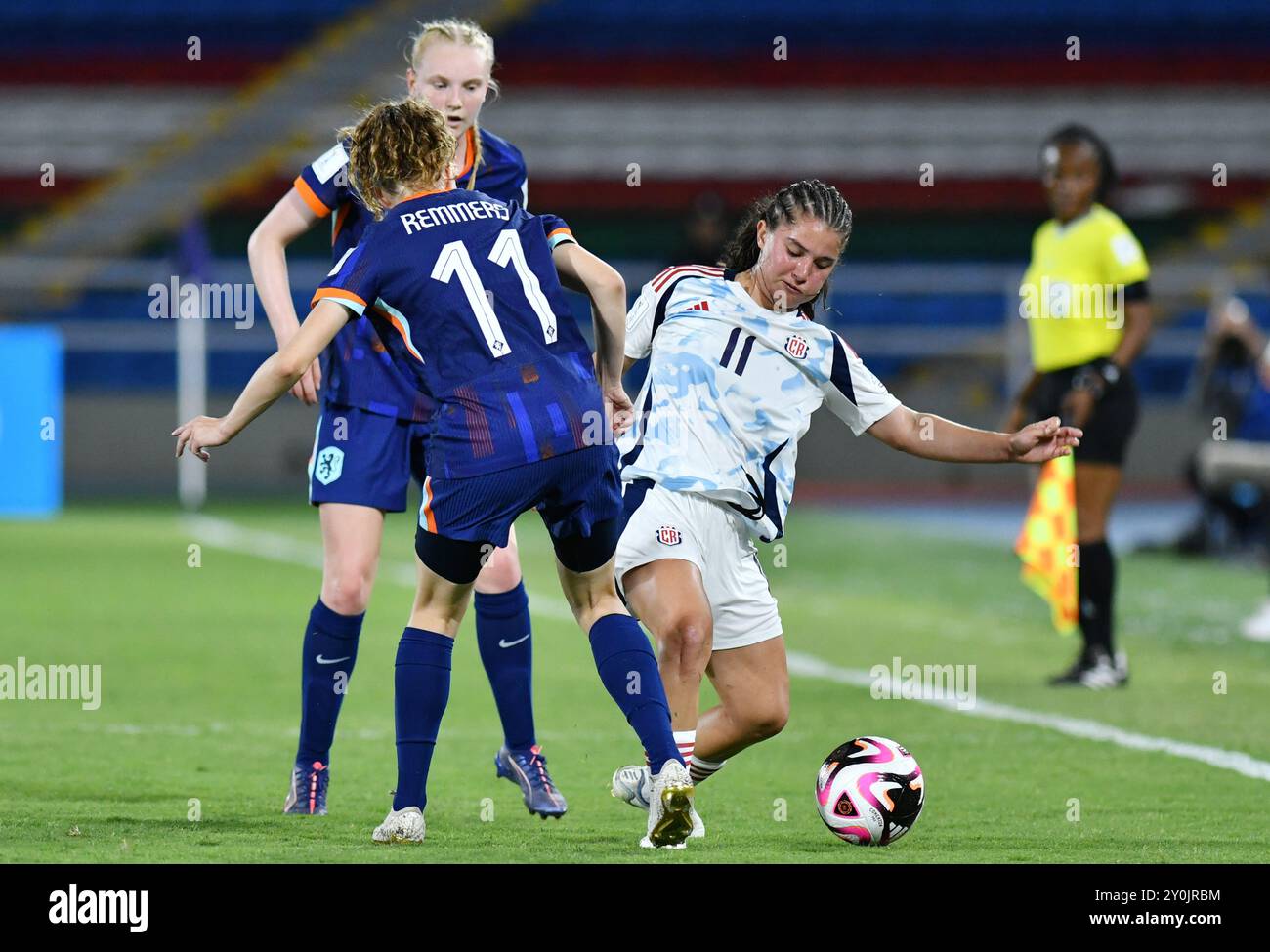 Cali, Colombia. 02nd Sep, 2024. Ashley Elizondo of Costa Rica battles for possession ball with Diana Remmers, Emma Frijns of Netherlands, during the Group F FIFA U-20 Women's World Cup Colombia 2024 match between Costa Rica and Netherlands, at Olympic Pascual Guerrero Stadium, in Cali on September 02, 2024. Photo: Alejandra Arango/DiaEsportivo/Alamy Live News Credit: DiaEsportivo/Alamy Live News Stock Photo