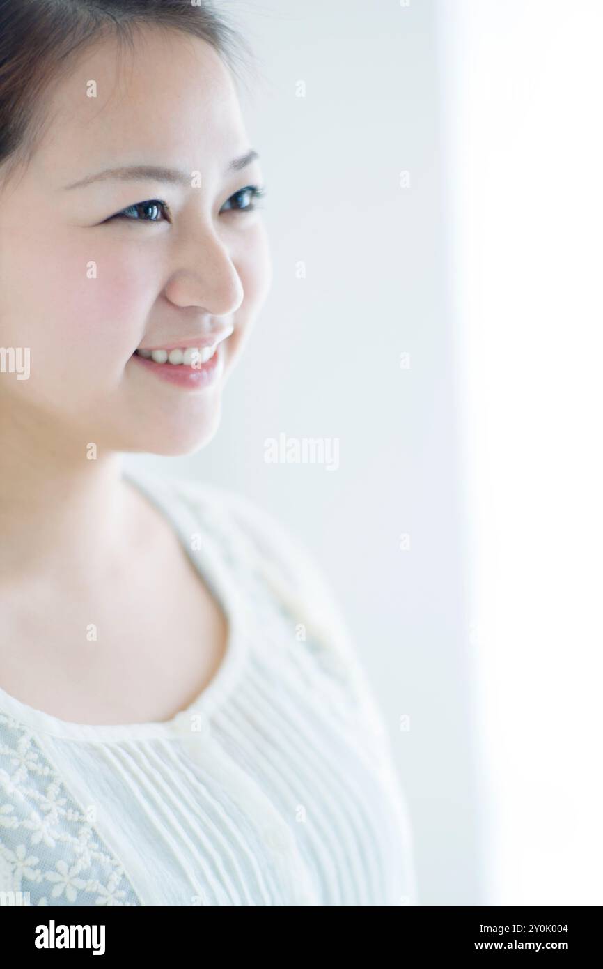 Profile of woman in her 20s smiling Stock Photo - Alamy