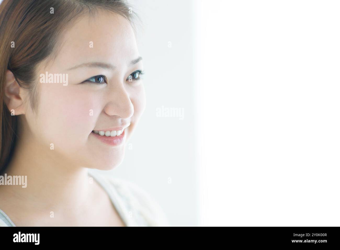 Profile of woman in her 20s smiling Stock Photo - Alamy