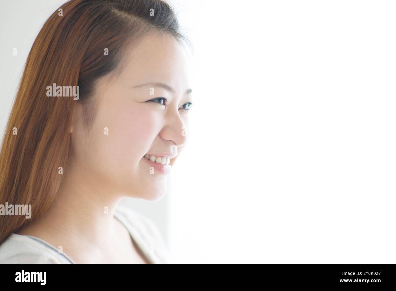 Profile of woman in her 20s smiling Stock Photo - Alamy