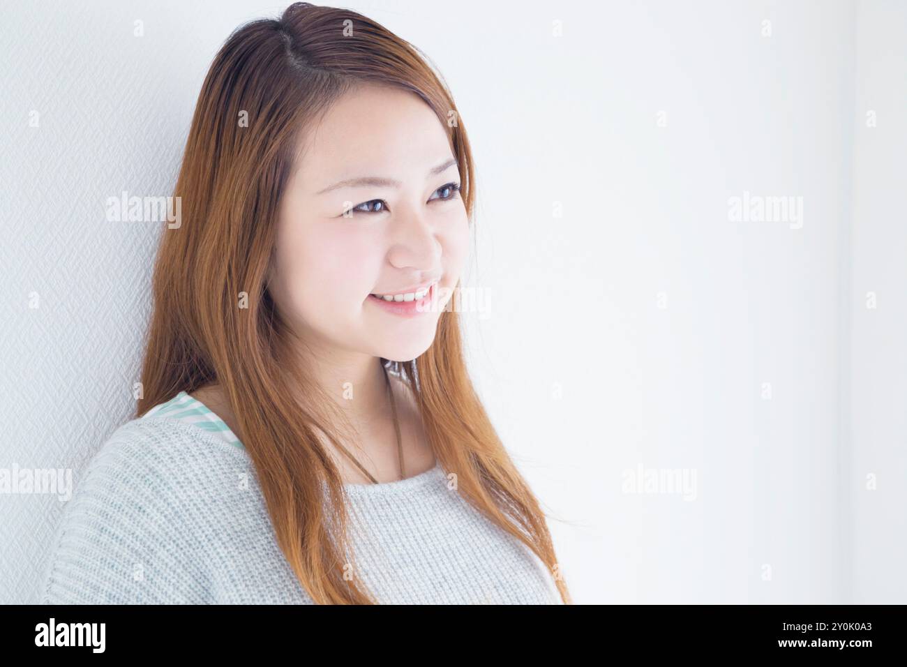 Profile of woman in her 20s smiling Stock Photo - Alamy