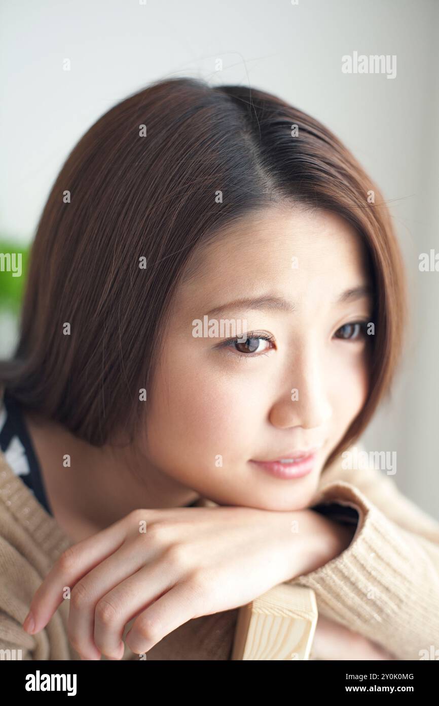Japanese woman in her 20s Stock Photo - Alamy