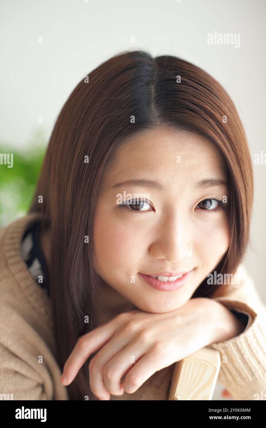 Japanese woman in her 20s Stock Photo - Alamy