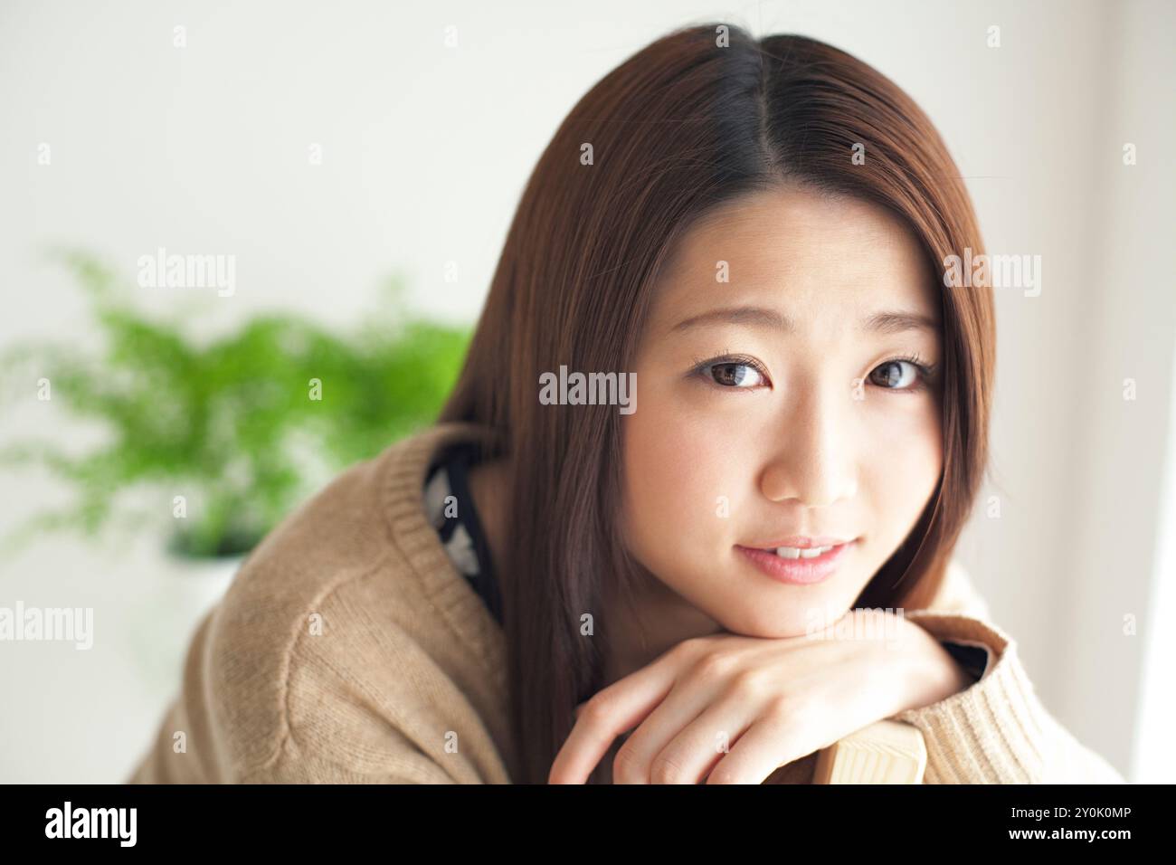 Japanese woman in her 20s Stock Photo - Alamy
