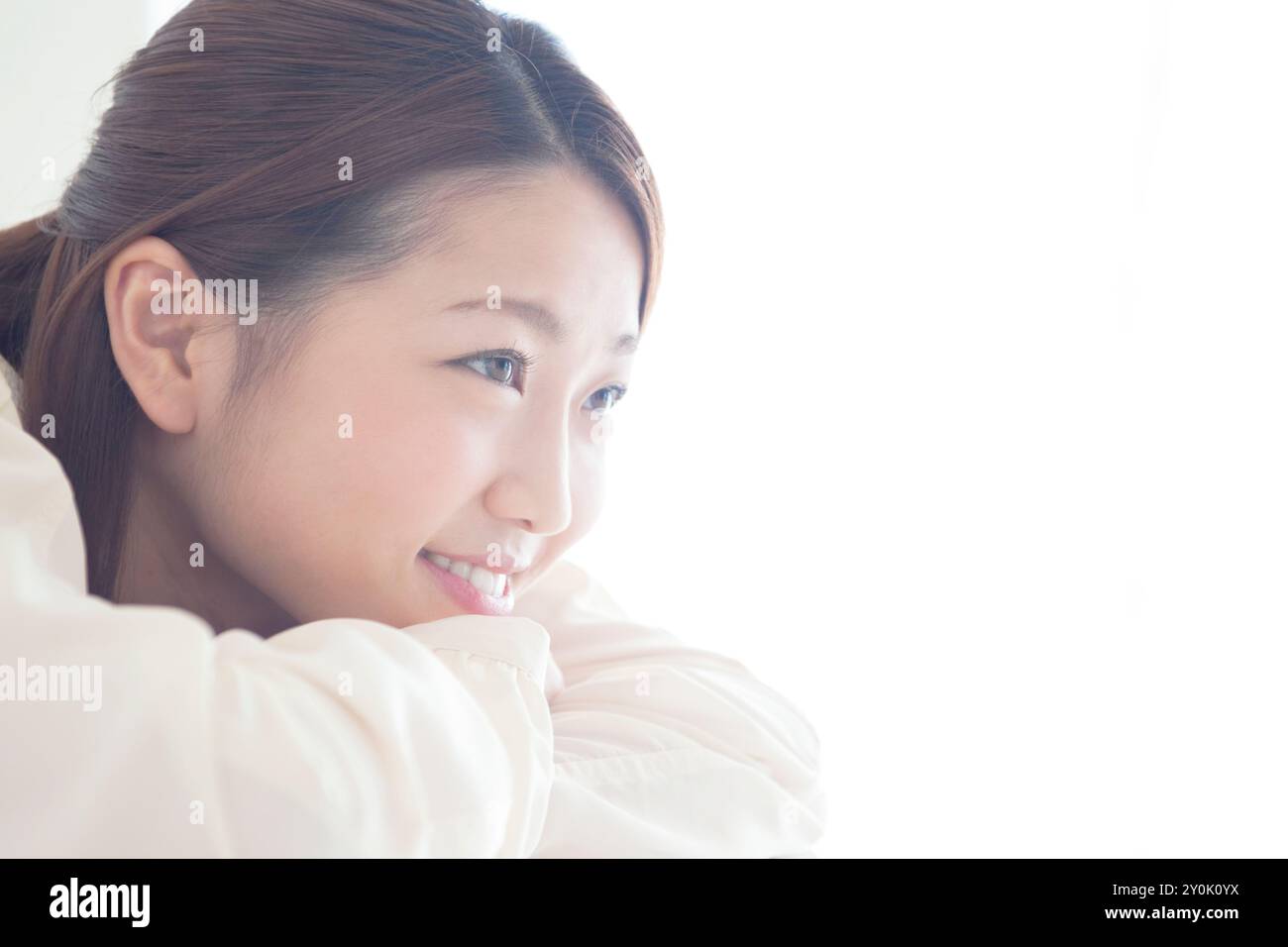 Profile of woman in her 20s smiling Stock Photo - Alamy