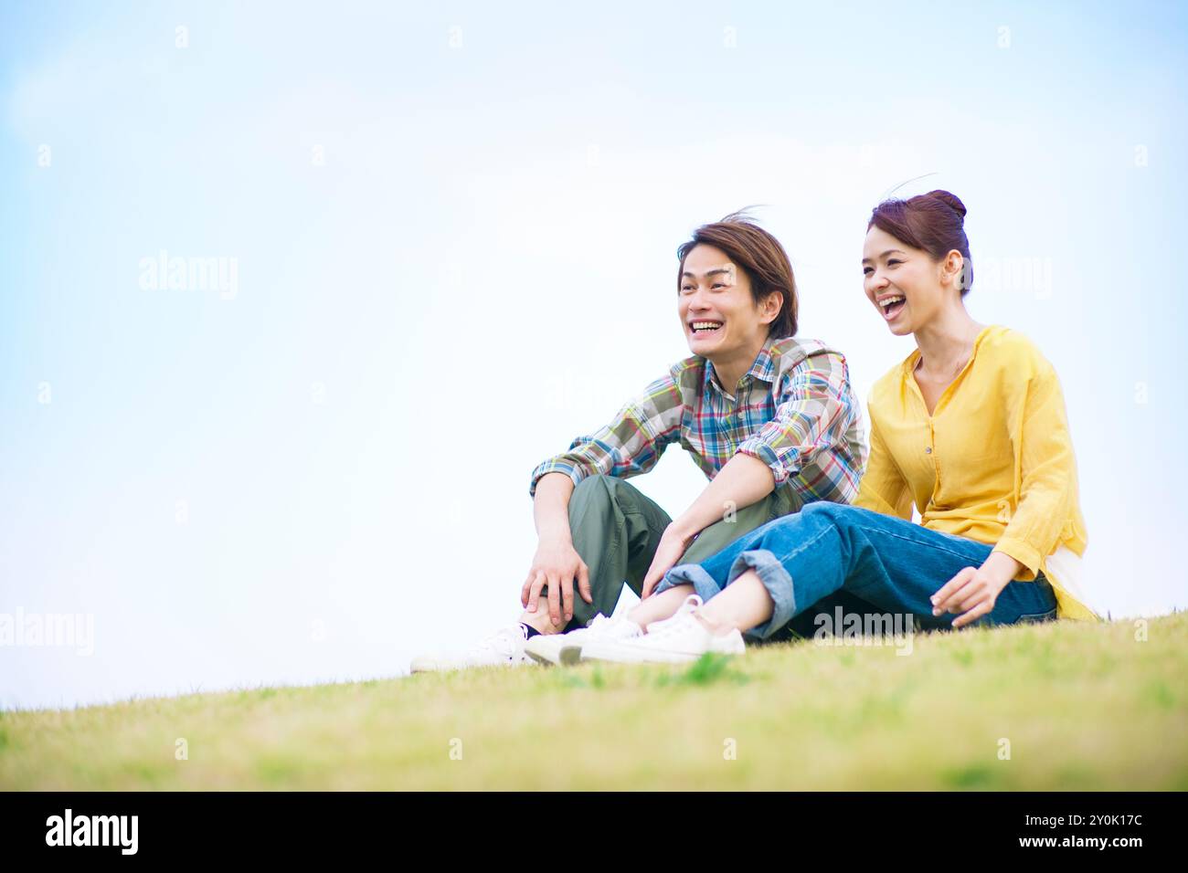 Young couple sitting hill hi-res stock photography and images - Alamy
