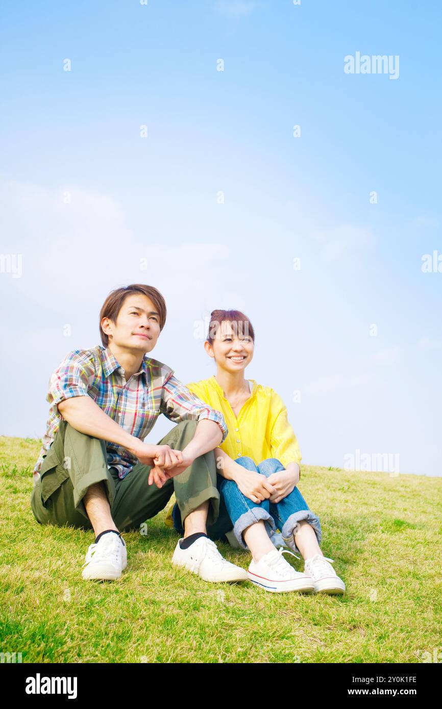 Young couple sitting close hi-res stock photography and images - Alamy