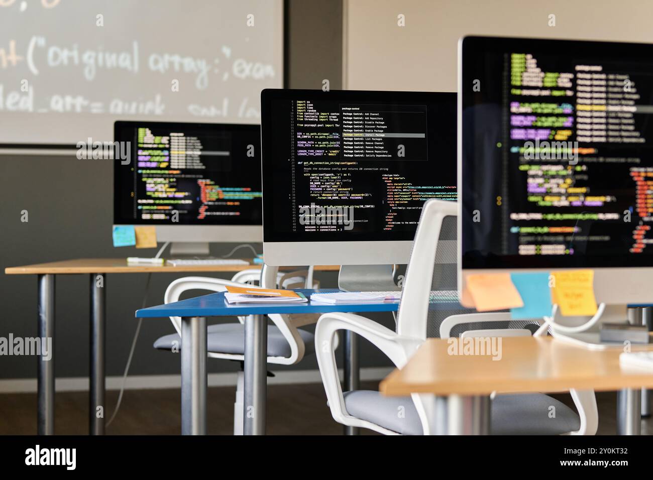 Row of computers hi-res stock photography and images - Alamy