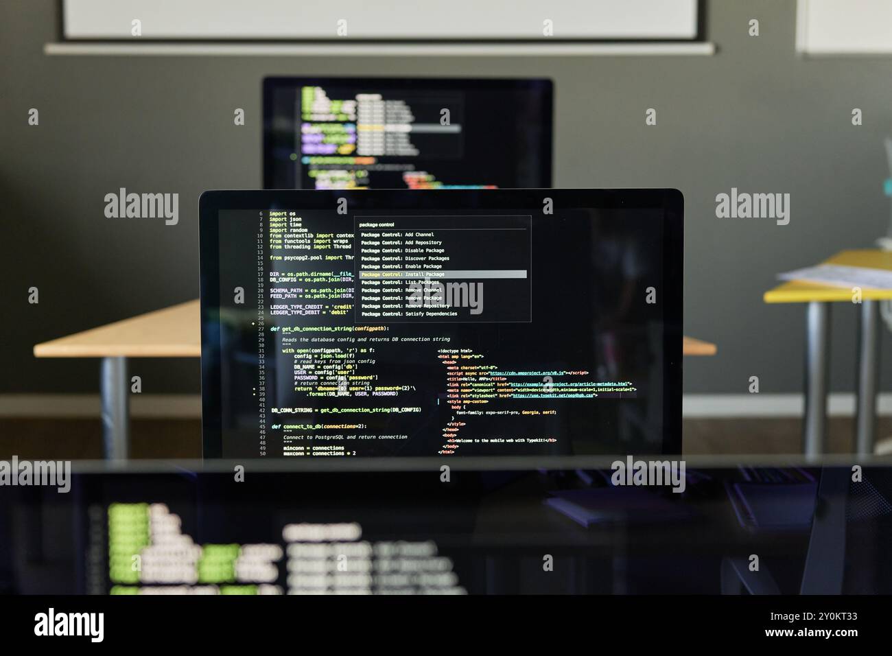 Desks for study hi-res stock photography and images - Alamy