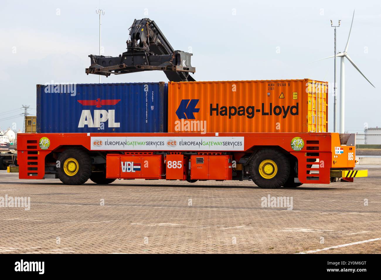 Cargo handler hi-res stock photography and images - Alamy