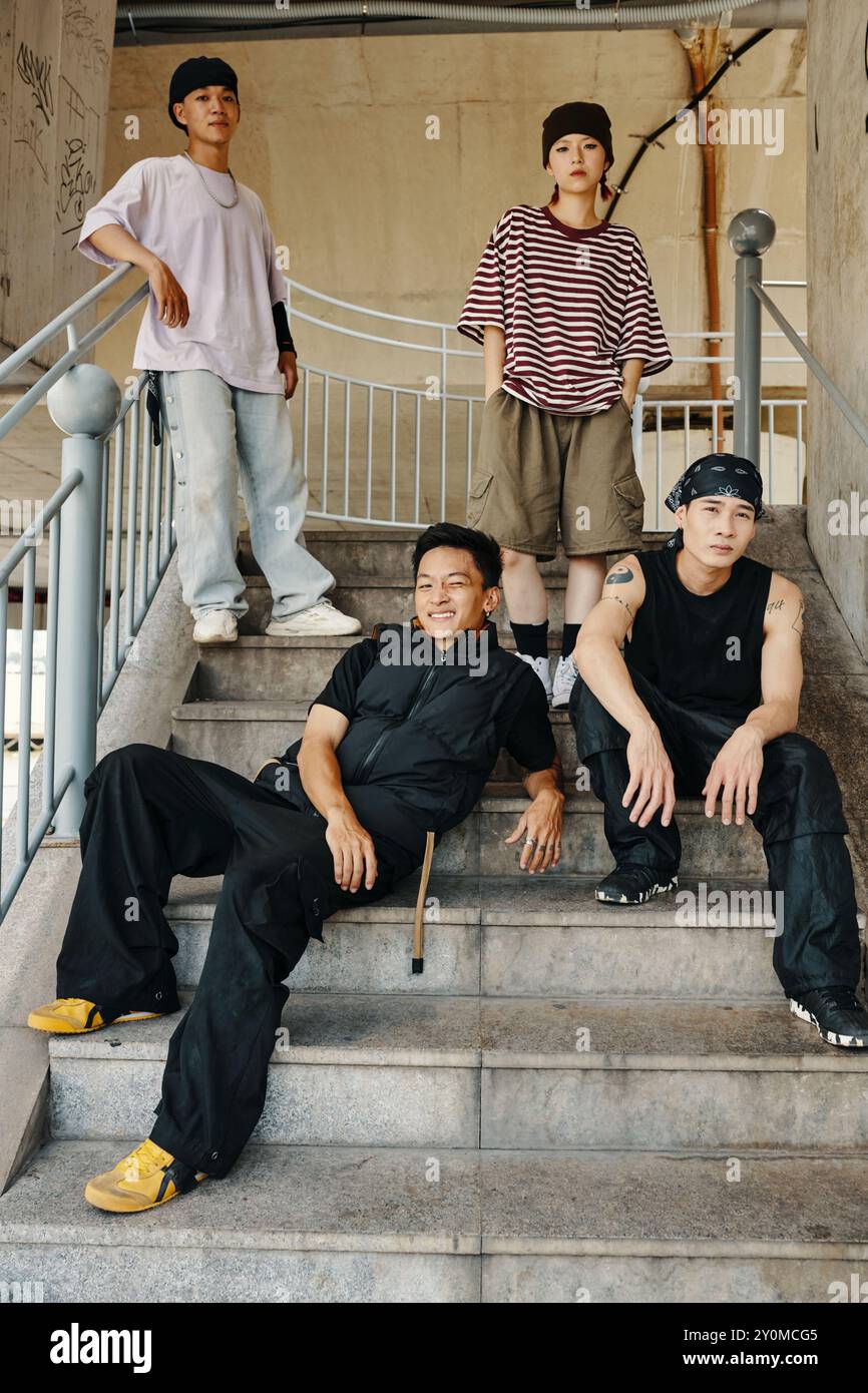 Group friends posing on hi-res stock photography and images - Alamy