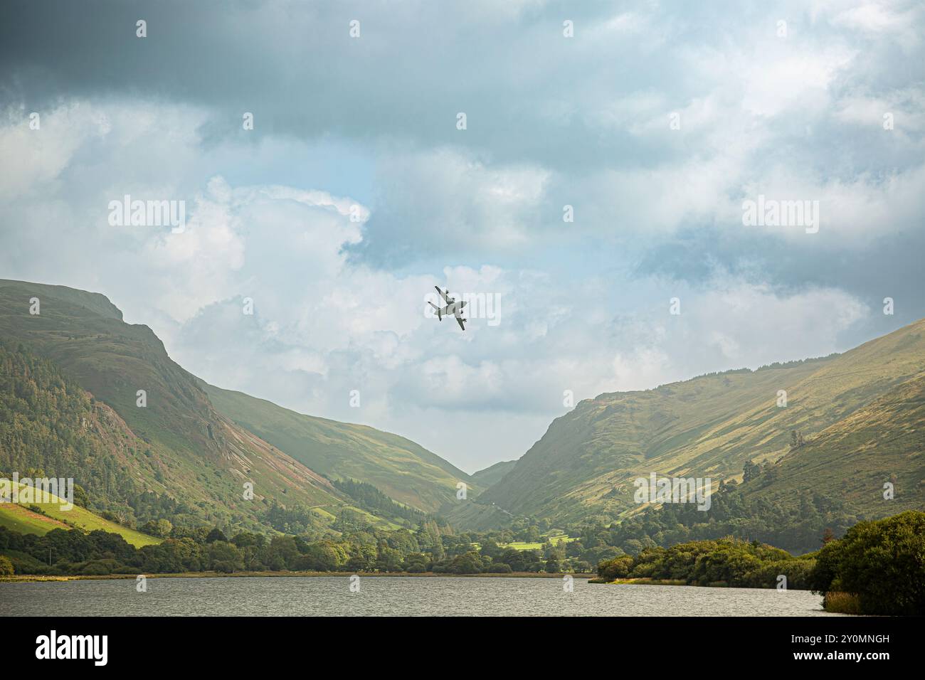 Large military aircraft hi-res stock photography and images - Alamy