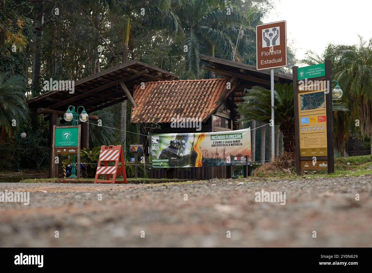 Rio Claro, Sao Paulo, Brazil. 3rd Sep, 2024. The main entrance to the Edmundo Navarro de Andrade State Forest is temporarily closed in Rio Claro, Sao Paulo, Brazil, on September 3, 2024. The Sao Paulo State Forestry Foundation has ordered the closure of all conservation units in the metropolitan region and the interior of the state until September 12 due to the high risk of wildfires. (Credit Image: © Igor Do Vale/ZUMA Press Wire) EDITORIAL USAGE ONLY! Not for Commercial USAGE! Stock Photo