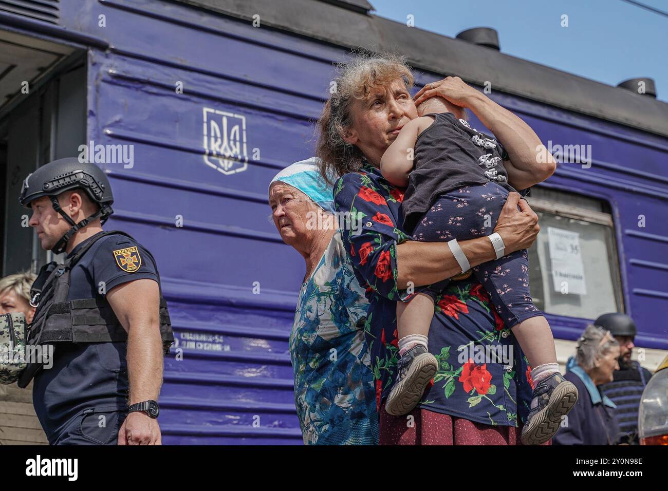 Pokrovsk, Ukraine. 29th Aug, 2024. Yevhen Vasyliev/Le Pictorium - Evacuation of civilians from Pokrovske community - 29/08/2024 - Ukraine/Donetsk region/Pokrovsk - On August 20, 2024, the authorities of the Donetsk region announced the mandatory evacuation of children and families with children from the Pokrovsk community due to the deteriorating situation at the front. August 29, 2024, Pokrovsk, Donetsk region, Ukraine. Credit: LE PICTORIUM/Alamy Live News Stock Photo