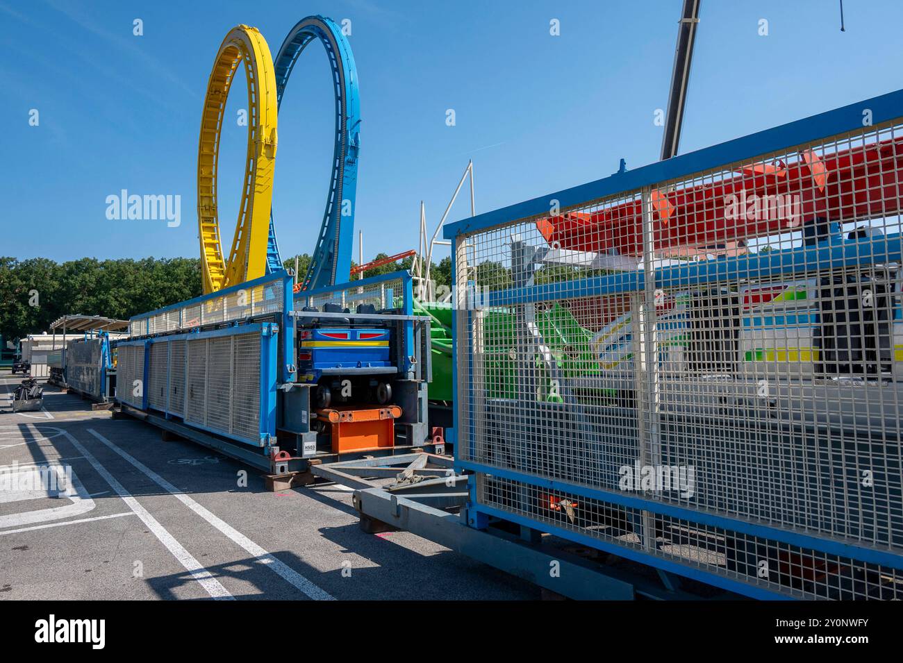 Muenchen, Aufbau zum 189. Oktoberfest auf der Theresienwiese., der ...