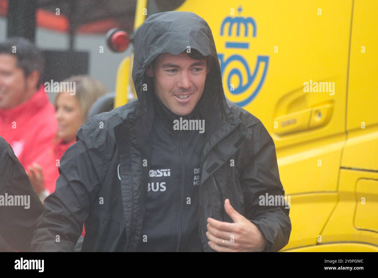 Ben O'Connor despite being dropped held on to race leaders red jersey