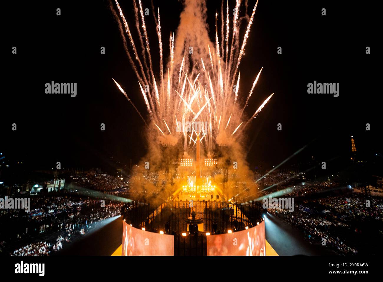 Paris, France. 28th Aug, 2024. Fireworks seen during the Paralympic Summer Games Paris 2024 opening ceremony in Paris. (Photo by Pablo Dondero/SOPA Images/Sipa USA) Credit: Sipa USA/Alamy Live News Stock Photo