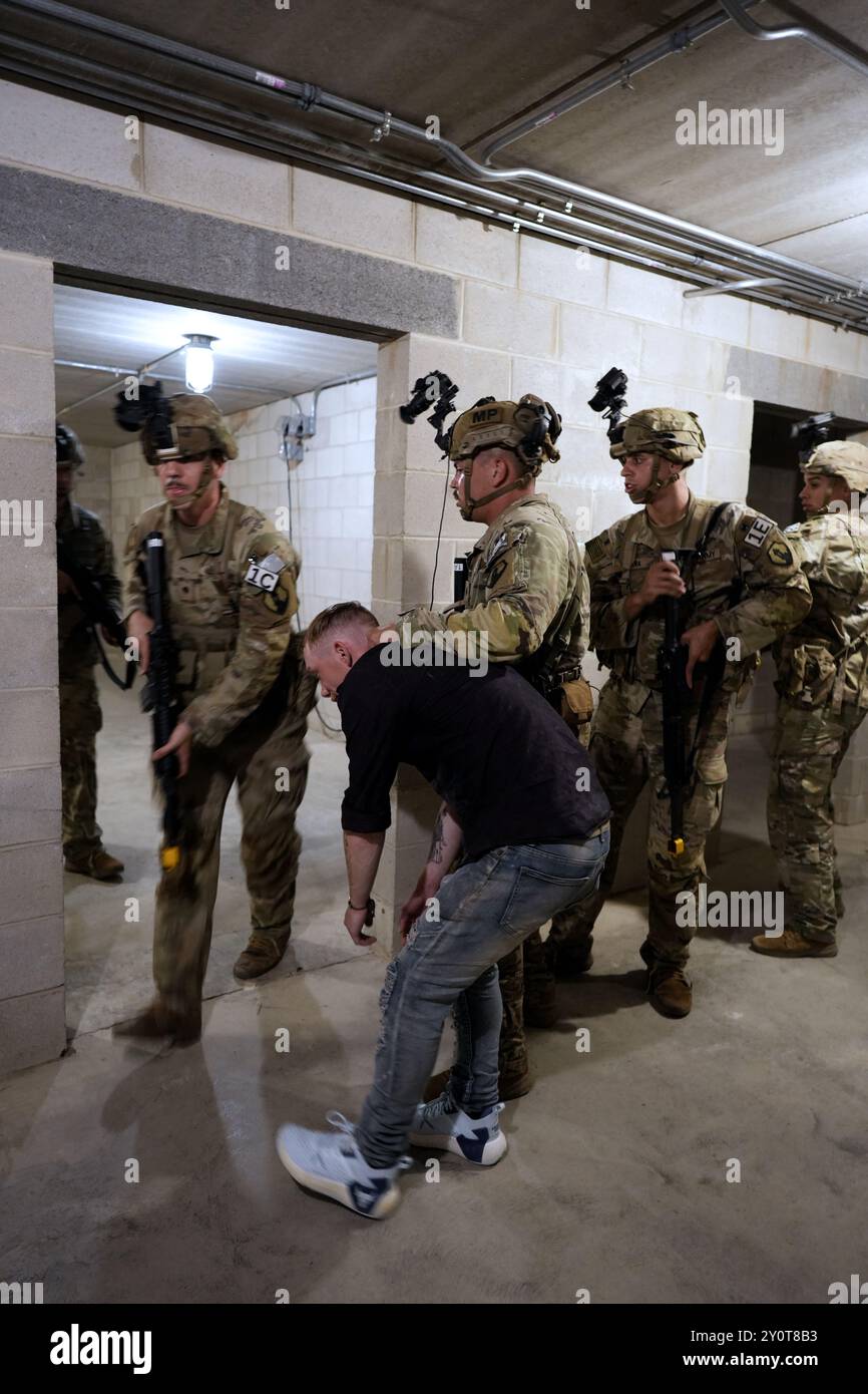 Army Reserve Best Squad competitors Sgt. Nelson Medina, Sgt. Edgardo ...