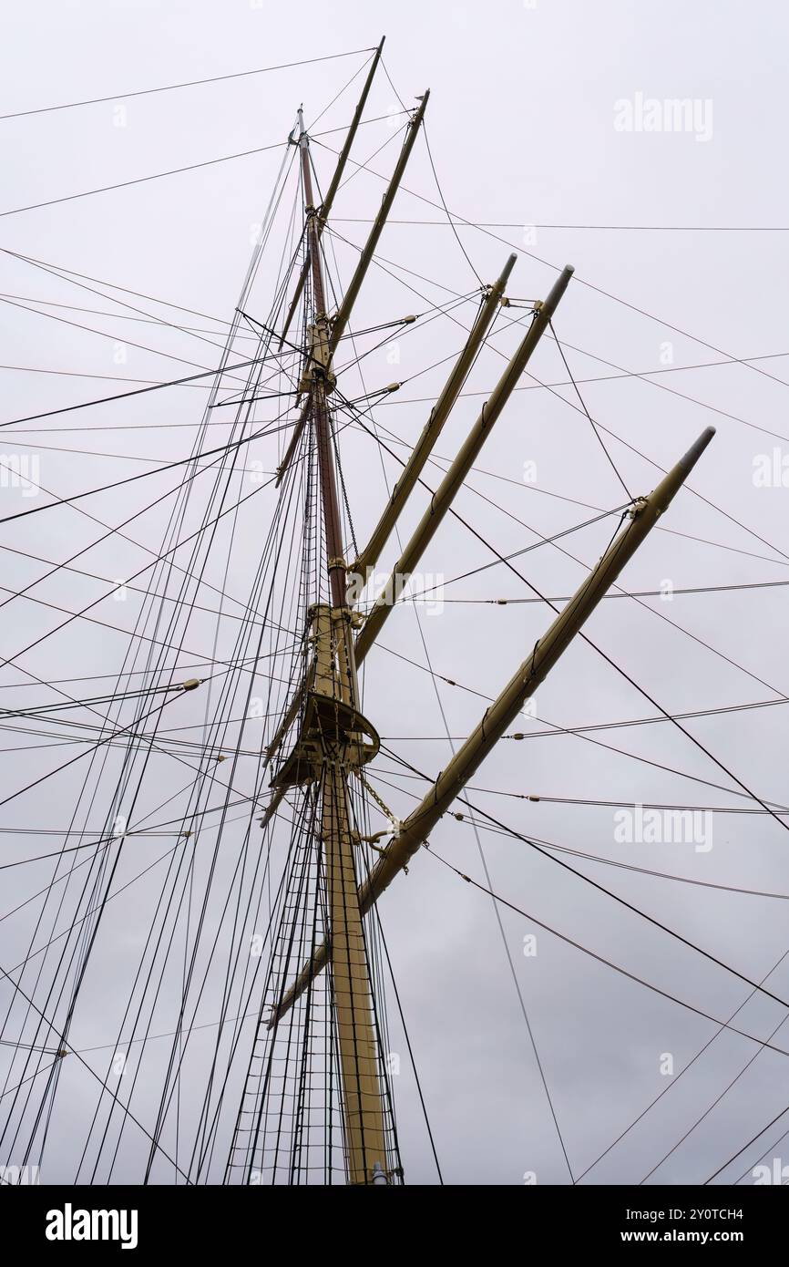 Tall ship mast and rigging against cloudy sky Stock Photo - Alamy