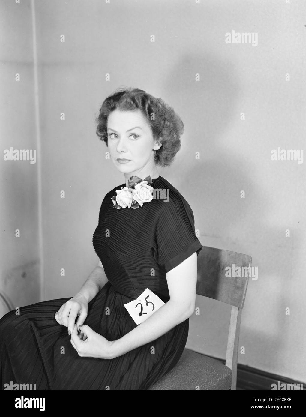 Current 14-15-1951: Can they read faces . Actress Sonja Wigert shows ...