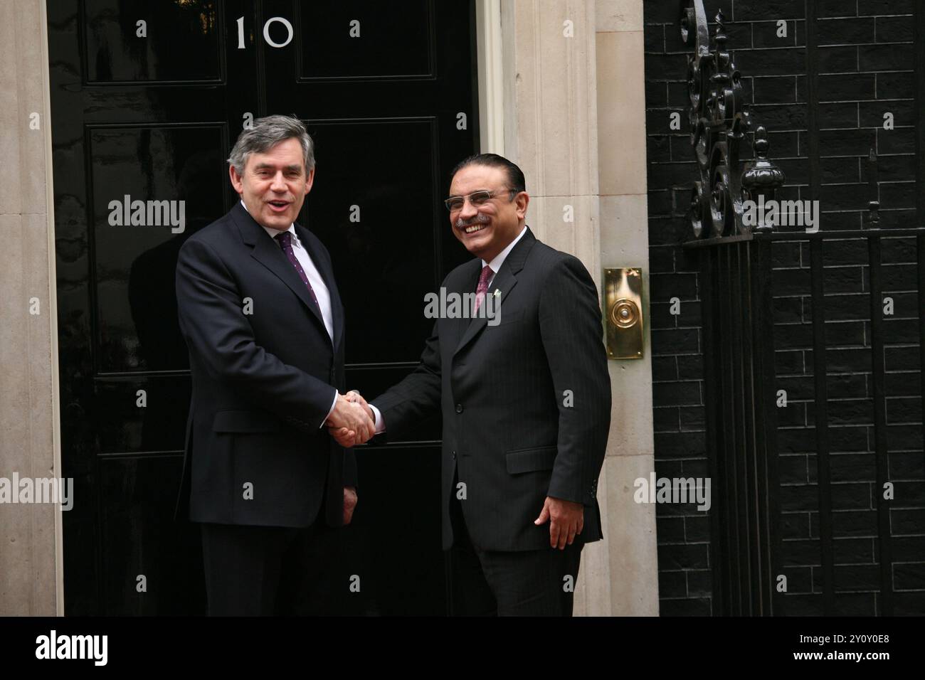 Gordon Brown met Pakistan President Asif Ali Zardari in Downing Street Stock Photo