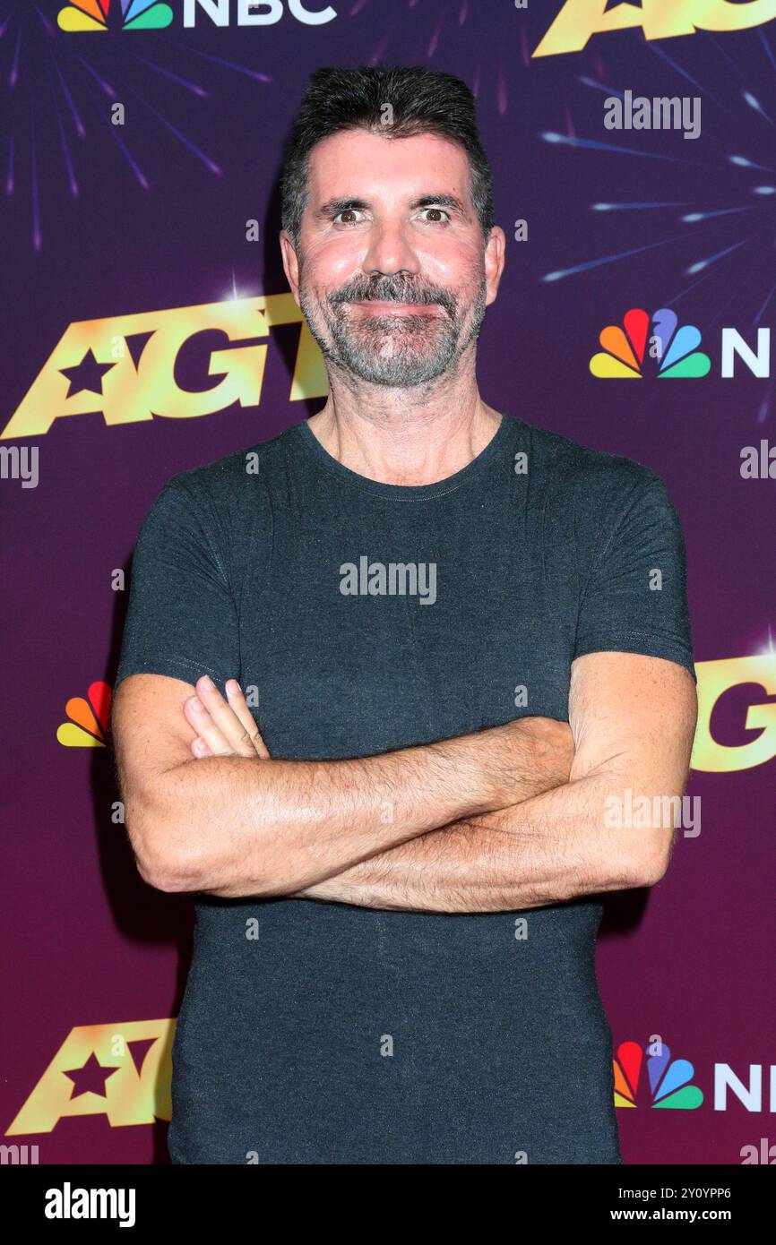 Left to right simon cowell hi-res stock photography and images - Alamy