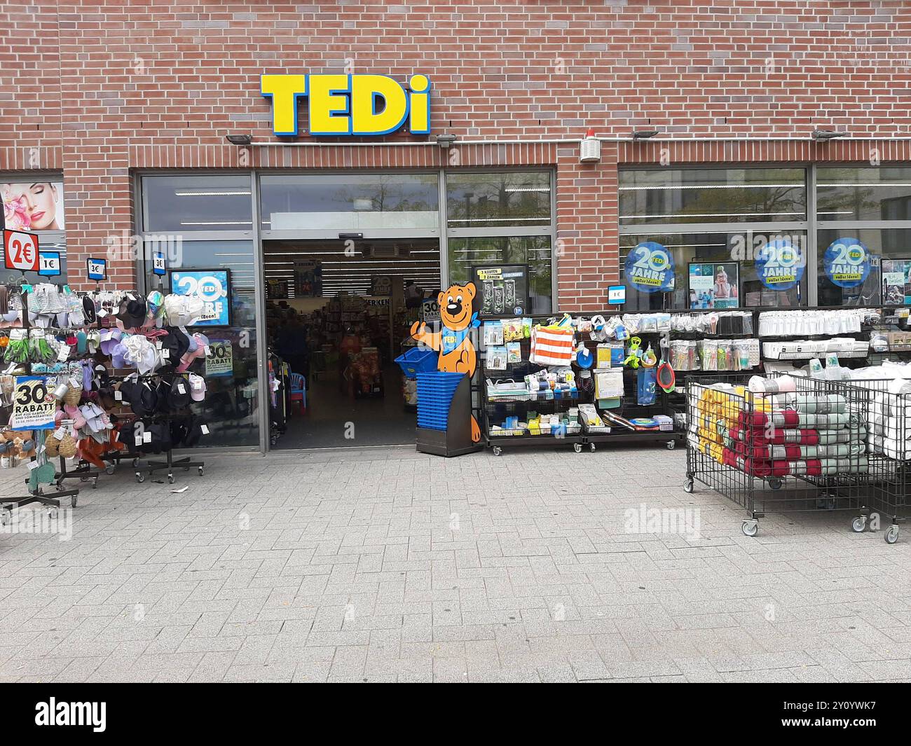 Stockbilder 09/2024 TEDI Schnäppchenmarkt Hamburg Hamburg Deutschland *** Stock photos 09 2024 TEDI bargain market Hamburg Hamburg Germany Copyright: xLobeca/RalfxHomburgx Stock Photo