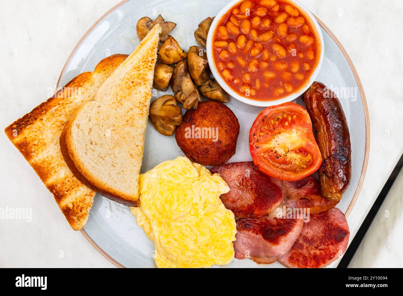 English scrambled eggs hi-res stock photography and images - Alamy