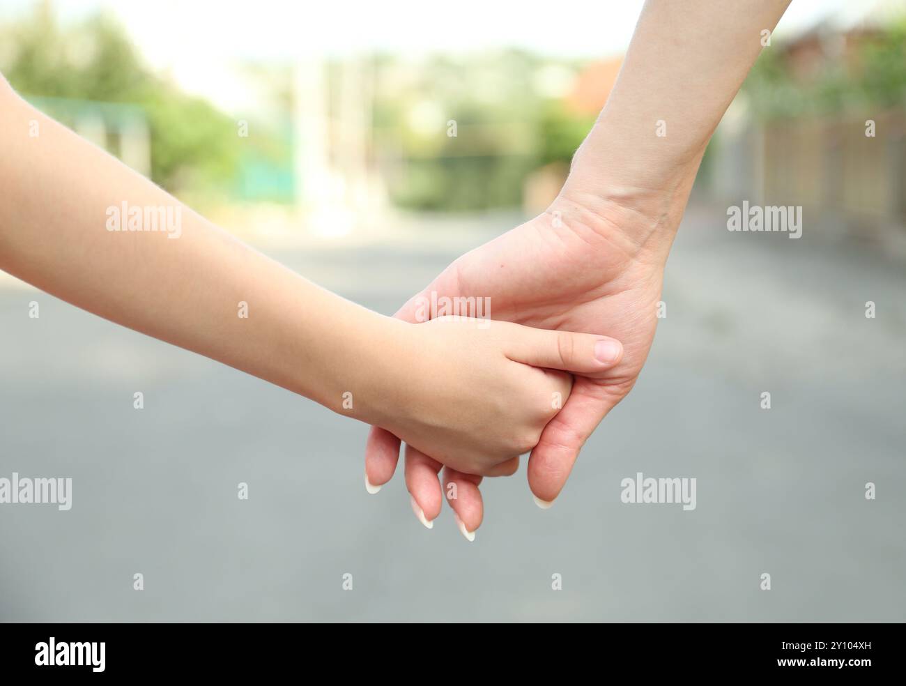 Mother and daughter holding hands outdoors, closeup Stock Photo - Alamy