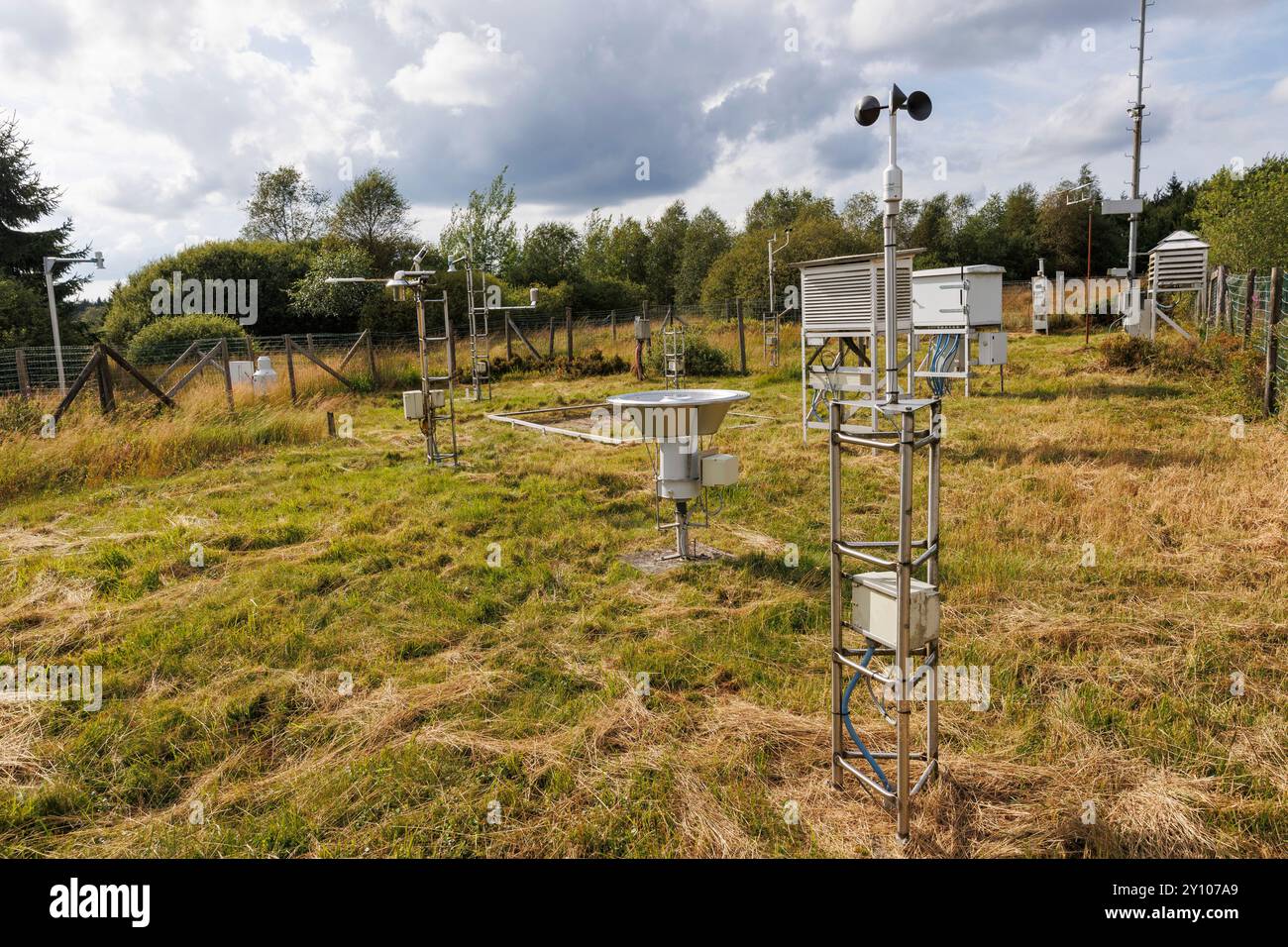 high moor High Fens, measuring instruments of the weather station on Mont Rigi, Waimes, Wallonia, Belgium. Hochmoor Hohes Venn, Messgeraete der Wetter Stock Photo