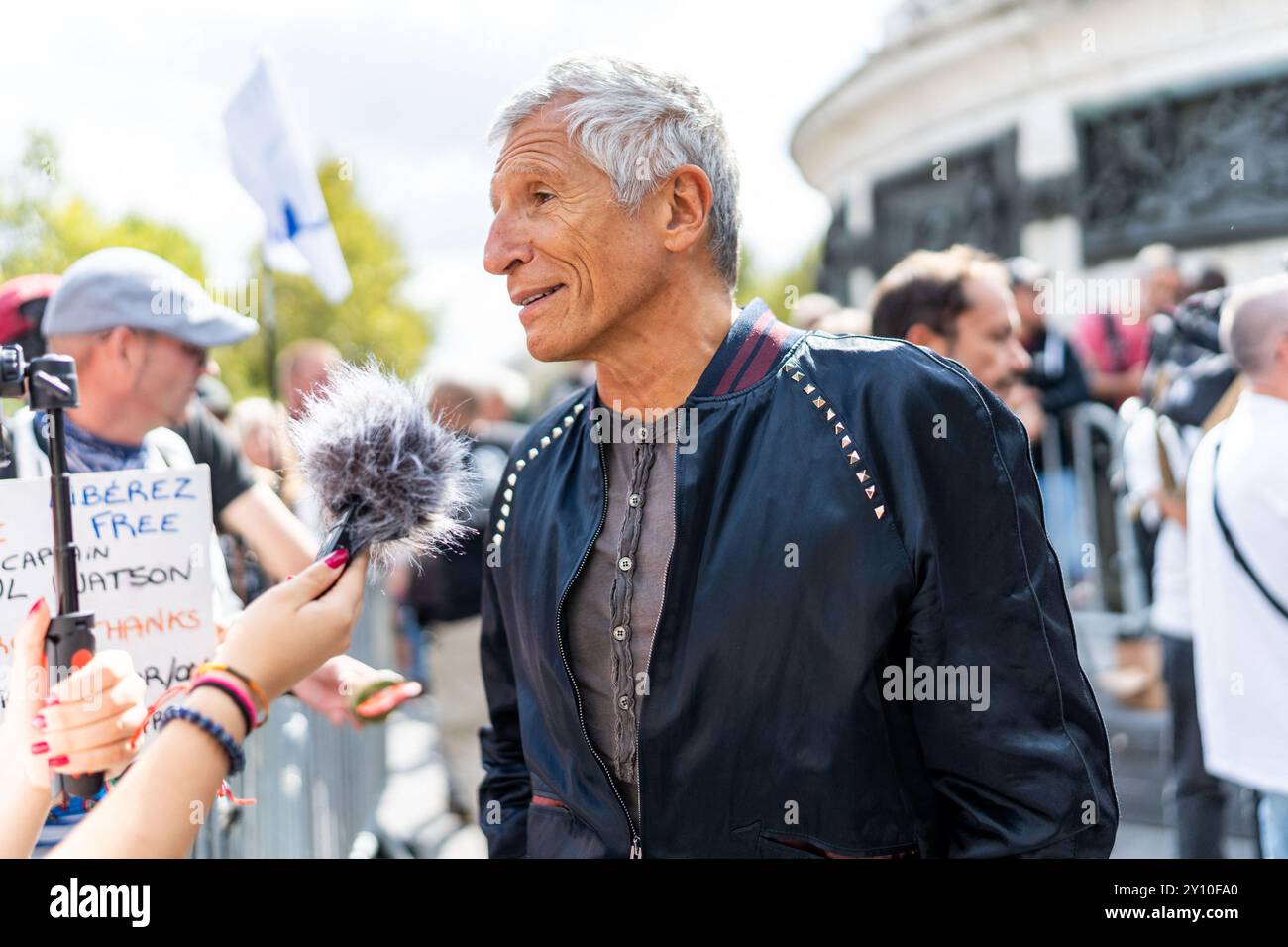 Radio animator hi-res stock photography and images - Alamy