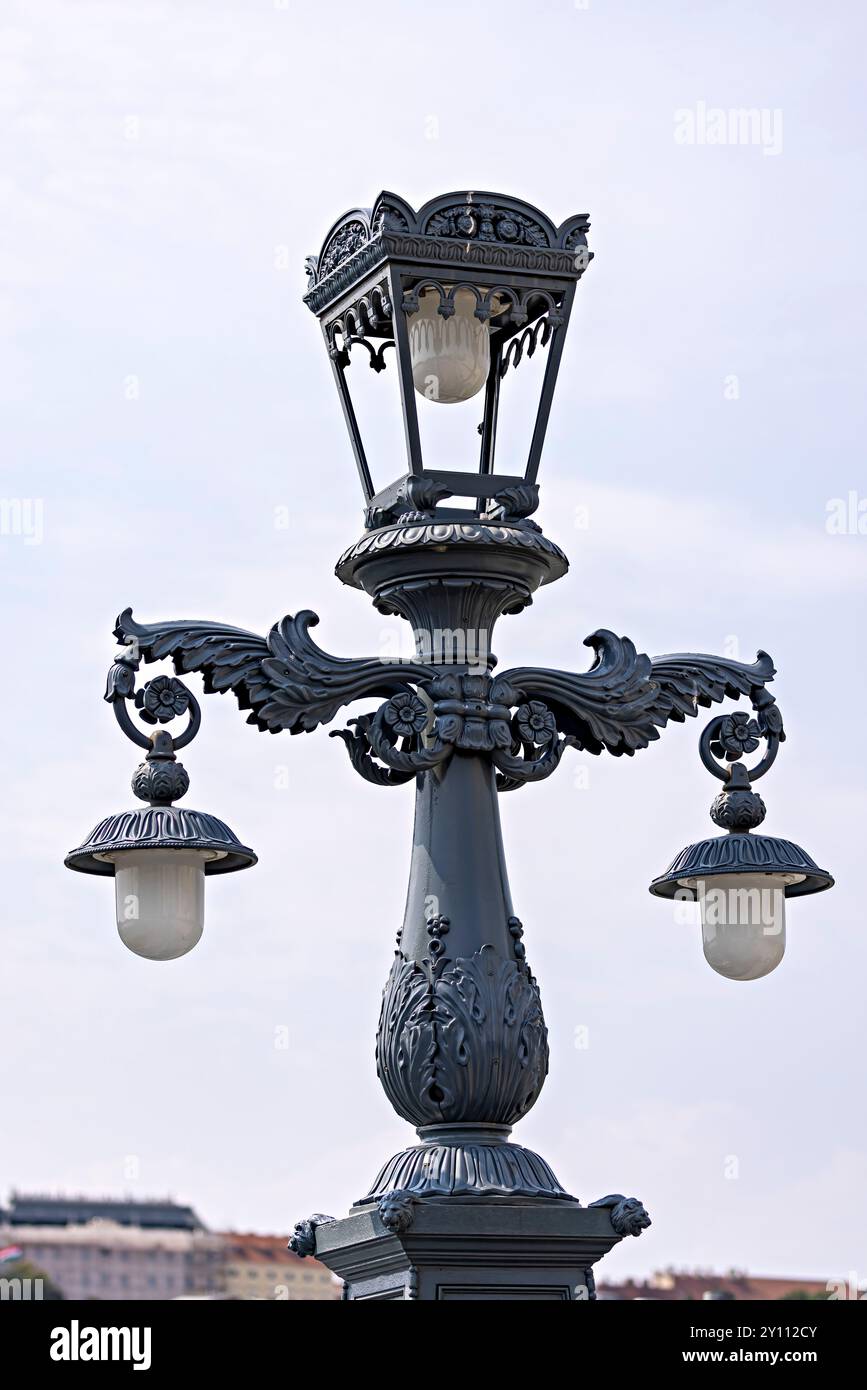 Chain bridge street lamp hi-res stock photography and images - Alamy